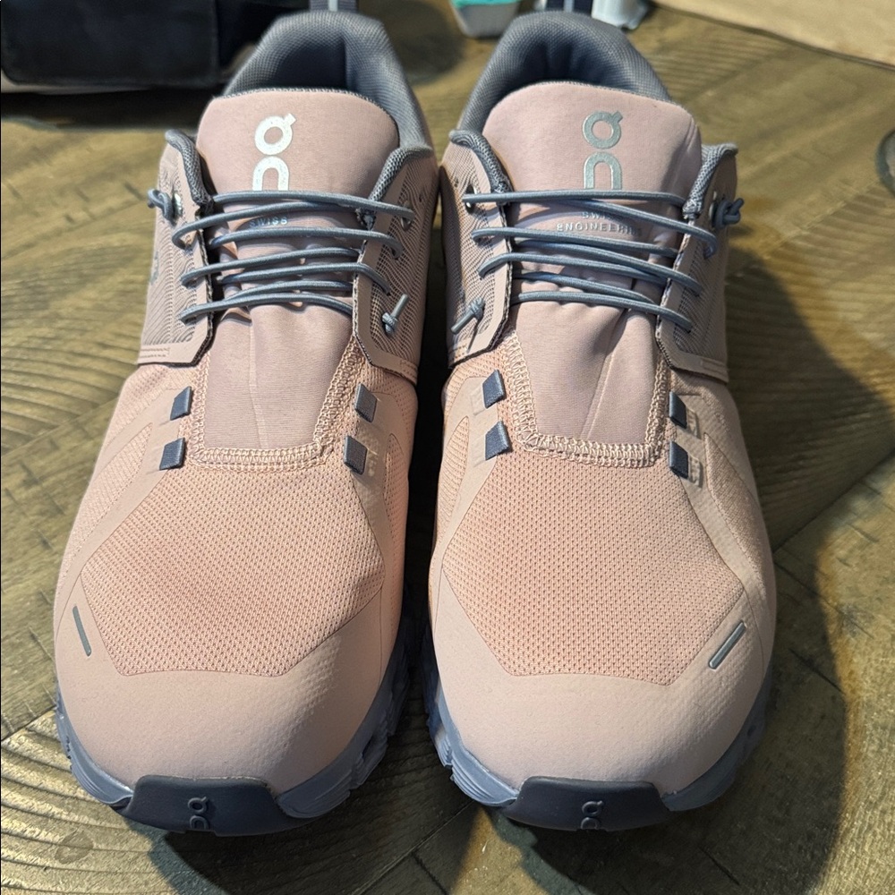 Sneaker
On Cloud 5 Waterproof Sneaker Damen rose-fossil
 Size 11 - Picture 2 of 6